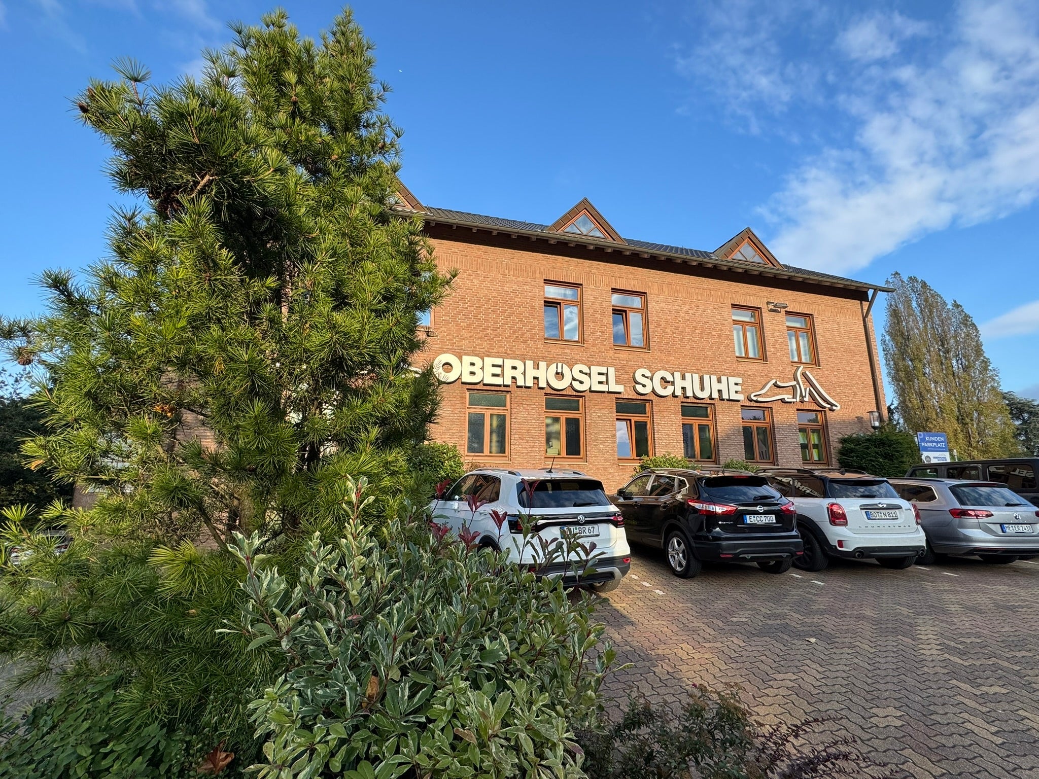 Oberhösel Schuhe Gebäude