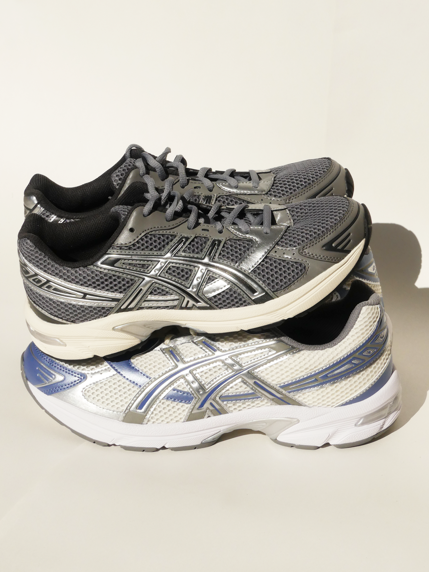 Asics Sneaker Grau und Weiß Blau