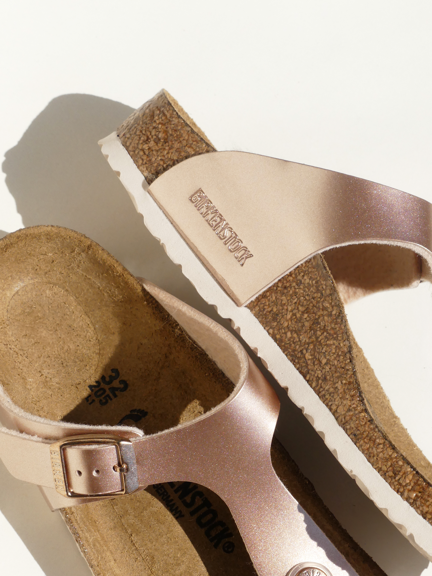 rosegoldene Birkenstock Zehentrenner Gizeh