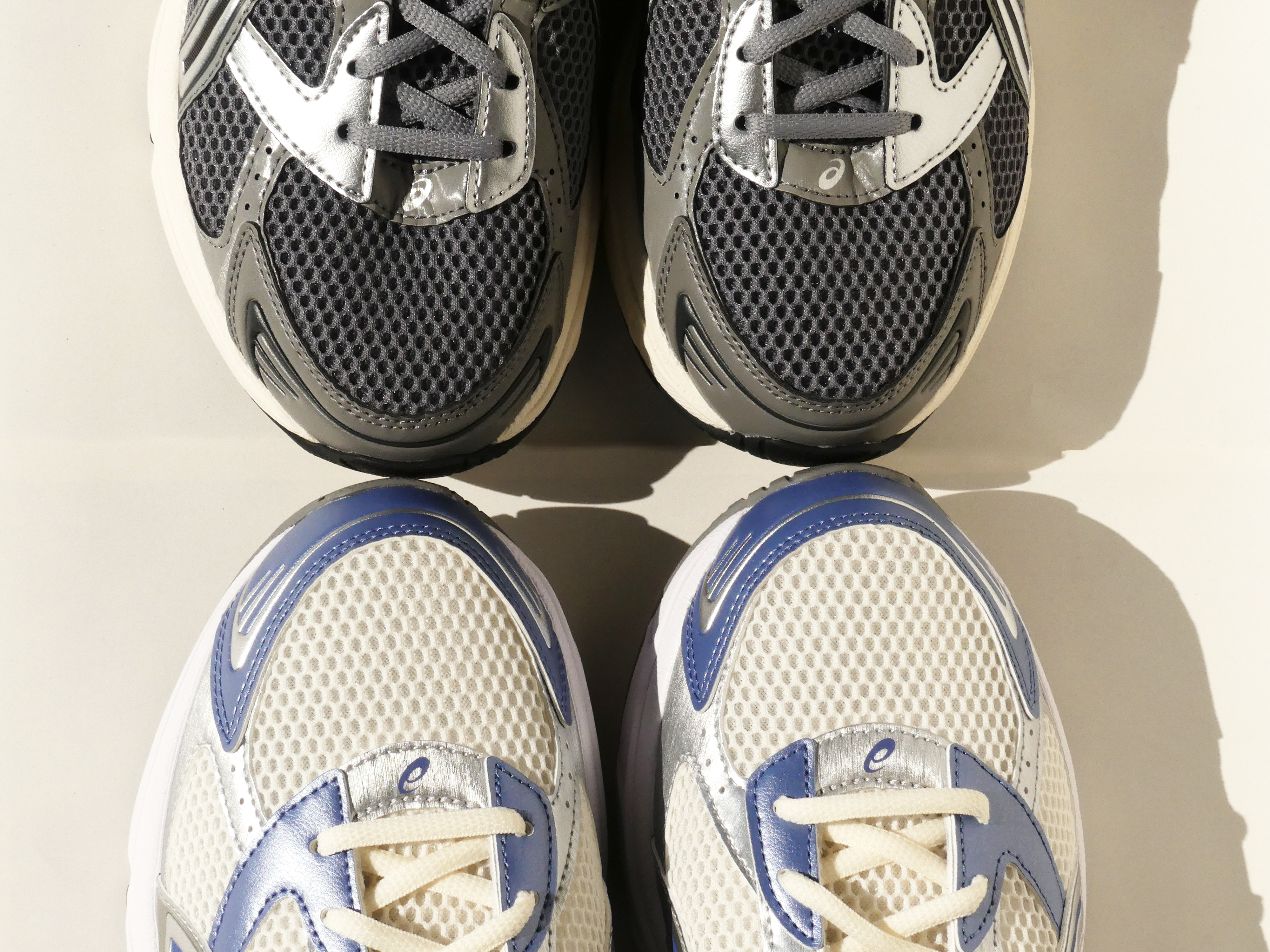 Asics Sneaker Grau und Weiß Blau