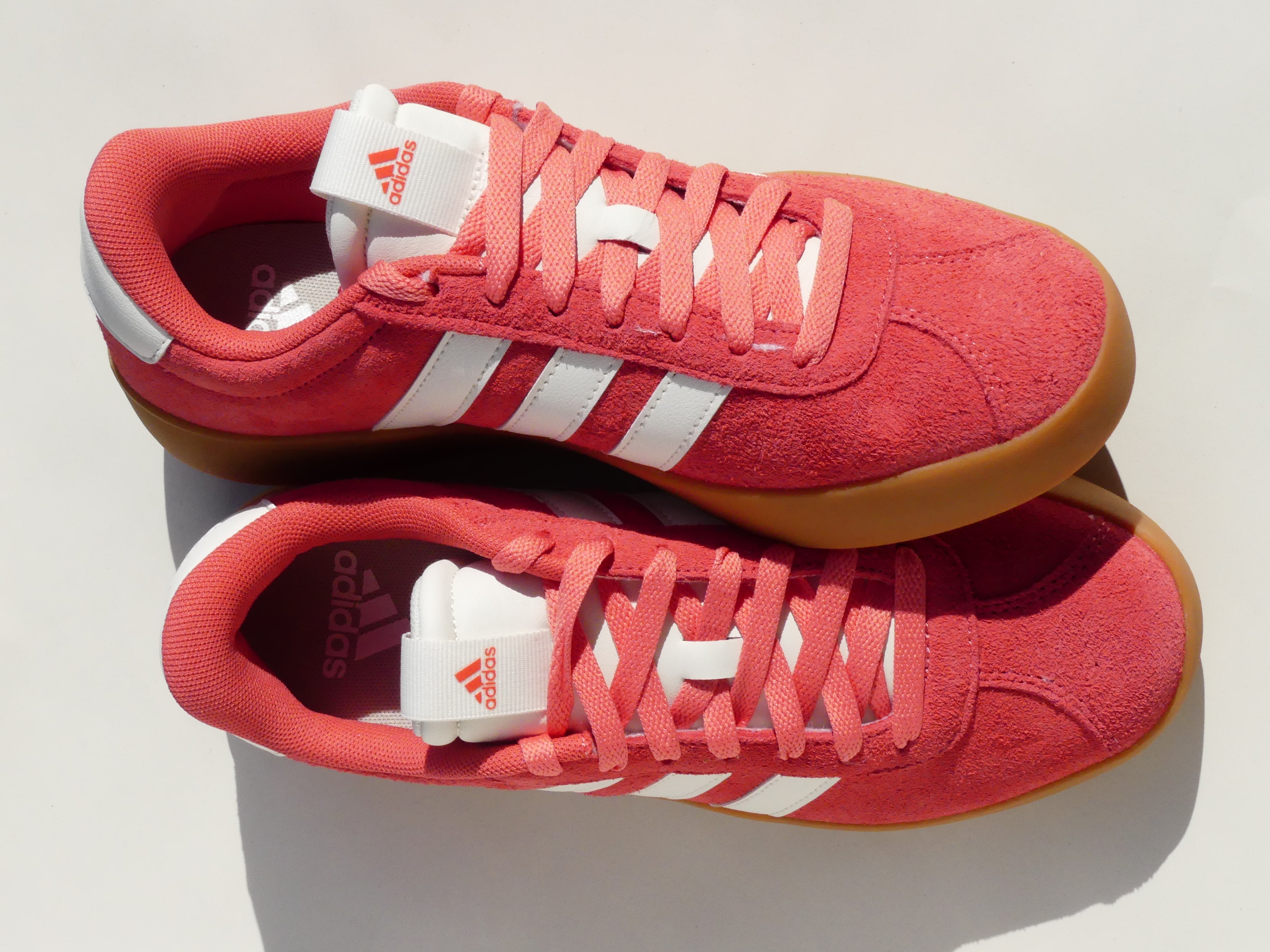 Adidas bei Oberhösel Schuhe - Rot! Blau! Grün!